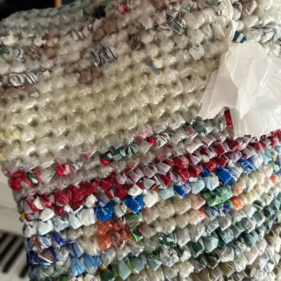 Hand crafted Woven Plastic Bag Eco-Friendly Multicolor Tote Bag 16" x 13" - Picture 10 of 16